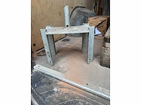 Lot van steunen en koppen voor schroefstempels bouw- en bevestigingsmateriaal - afbeelding 6 van  7
