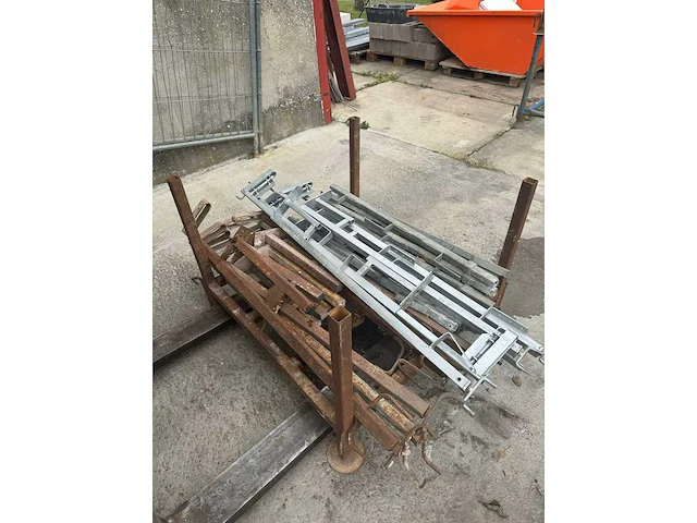 Lot van valbeveiligingen en leuningen bouw- en bevestigingsmateriaal - afbeelding 6 van  14