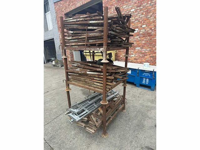 Lot van valbeveiligingen en leuningen bouw- en bevestigingsmateriaal - afbeelding 1 van  14