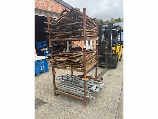 Lot van valbeveiligingen en leuningen bouw- en bevestigingsmateriaal - afbeelding 7 van  14