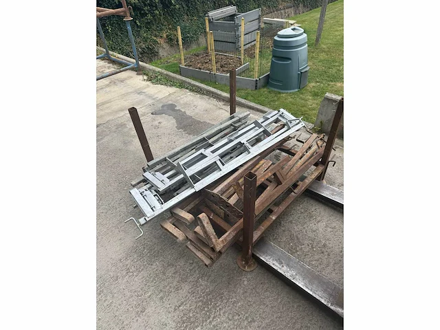 Lot van valbeveiligingen en leuningen bouw- en bevestigingsmateriaal - afbeelding 8 van  14