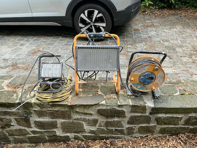 Lot van verschillende elektrische toebehoren bouw - afbeelding 2 van  7