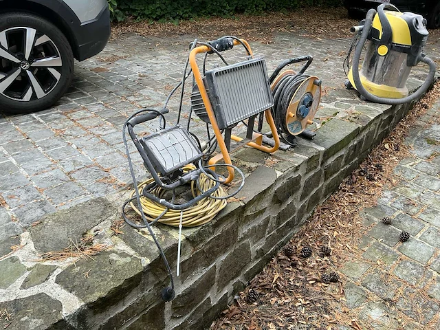 Lot van verschillende elektrische toebehoren bouw - afbeelding 3 van  7