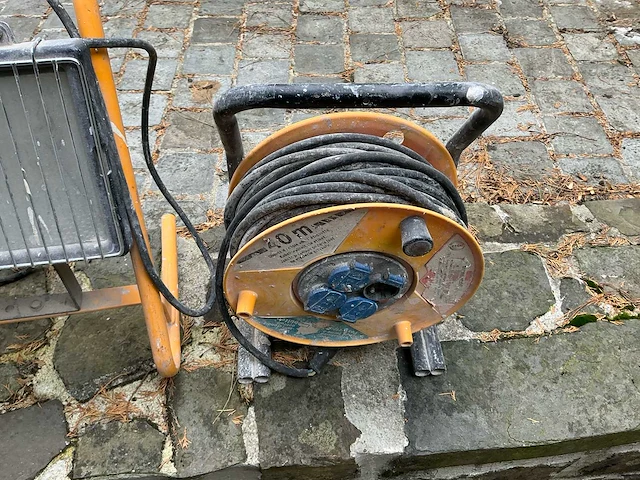 Lot van verschillende elektrische toebehoren bouw - afbeelding 6 van  7