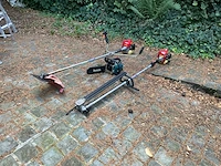 Lot van verschillende tuingereedschappen. - afbeelding 1 van  17