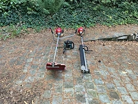 Lot van verschillende tuingereedschappen. - afbeelding 2 van  17
