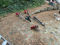 Lot van verschillende tuingereedschappen. - afbeelding 3 van  17