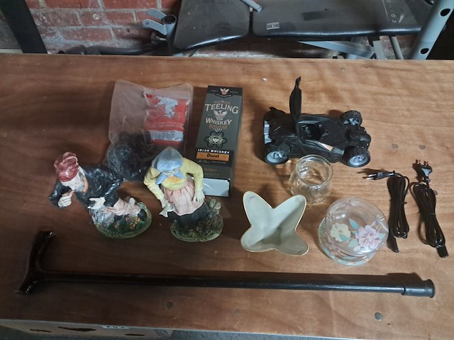 Lot varia beelden,vaasjes,wanelstok enz - afbeelding 1 van  3