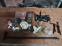 Lot varia beelden,vaasjes,wanelstok enz - afbeelding 1 van  3