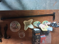 Lot varia beelden,vaasjes,wanelstok enz - afbeelding 3 van  3