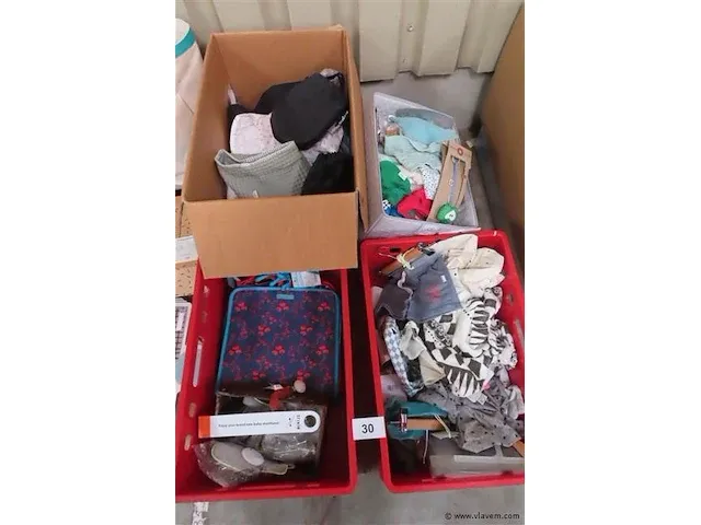 Lot varia kleren en babyartikelen - afbeelding 1 van  6