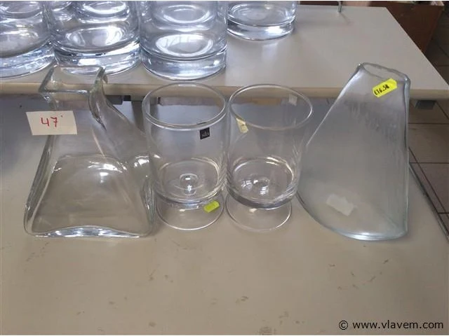 Lot vazen glas - afbeelding 1 van  3