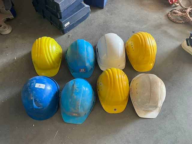 Lot veiligheidshelmen - afbeelding 2 van  2