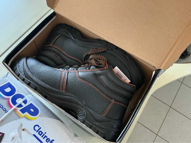 Lot veiligheidsschoenen overige werkkleding - afbeelding 3 van  3