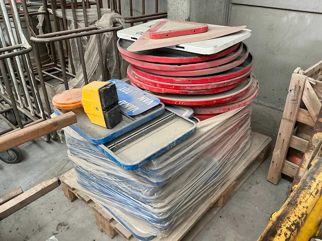 Lot verkeersborden signalisatie / wegblokkades - afbeelding 4 van  6