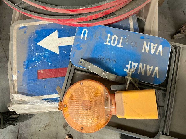 Lot verkeersborden signalisatie / wegblokkades - afbeelding 6 van  6