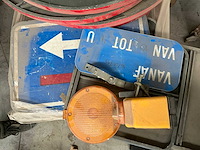 Lot verkeersborden signalisatie / wegblokkades - afbeelding 7 van  9