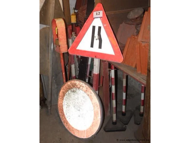 Lot verkeersborden - afbeelding 1 van  3