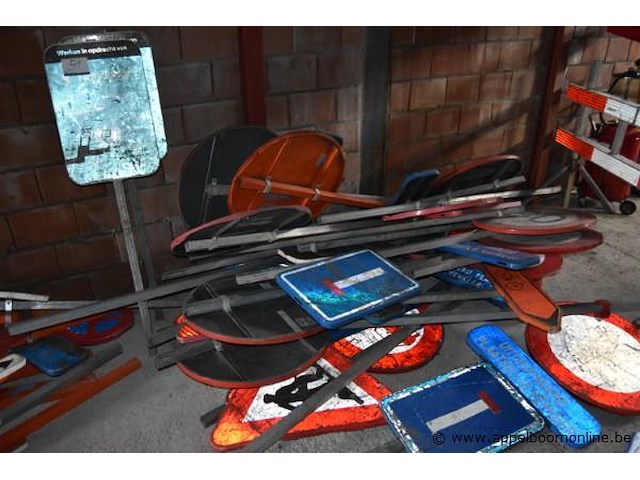 Lot verkeersborden - afbeelding 1 van  2