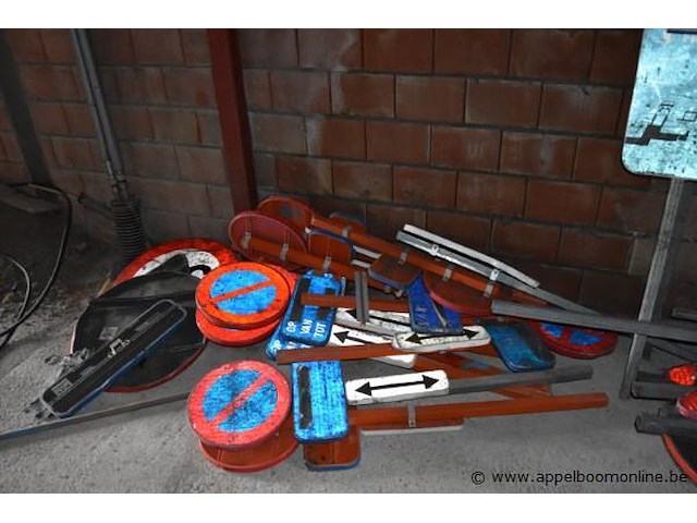 Lot verkeersborden - afbeelding 2 van  2