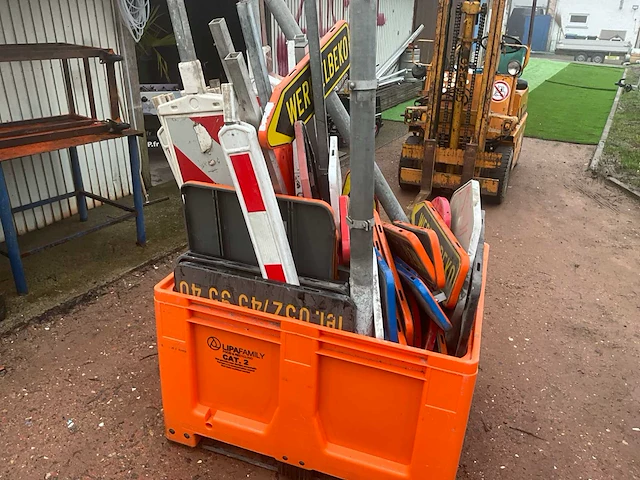 Lot verkeersborden - afbeelding 4 van  11