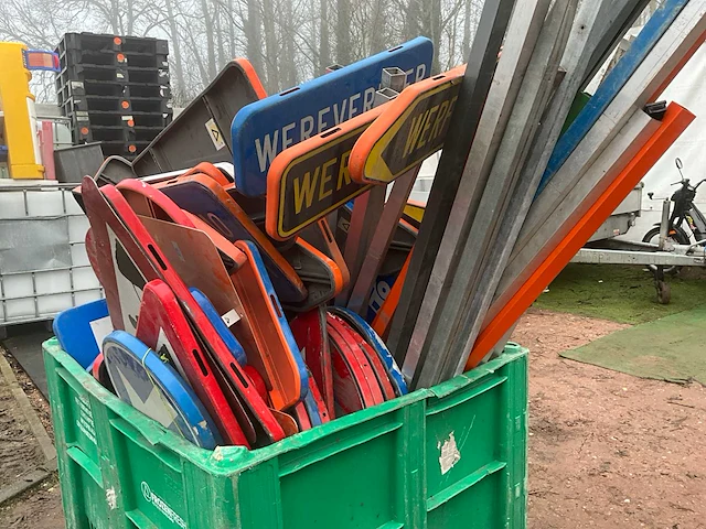 Lot verkeersborden - afbeelding 7 van  11