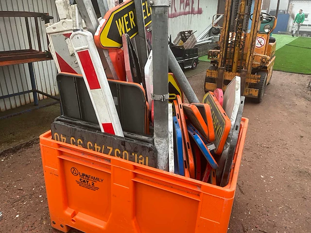 Lot verkeersborden - afbeelding 9 van  11