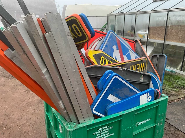 Lot verkeersborden - afbeelding 10 van  11