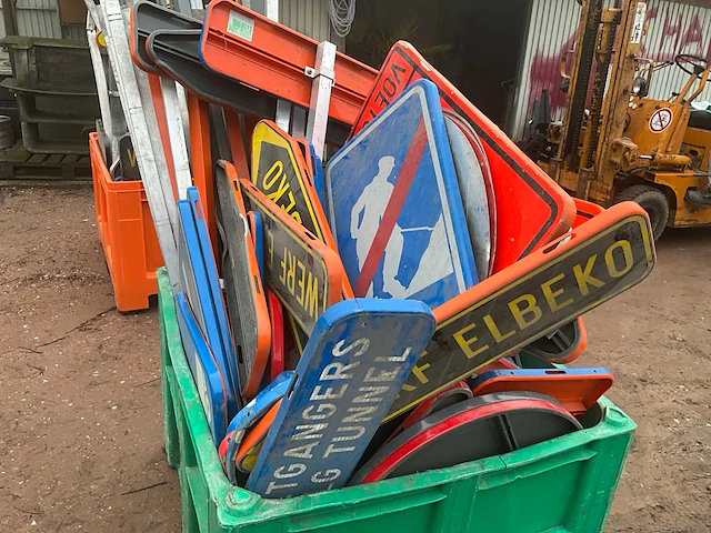 Lot verkeersborden - afbeelding 11 van  11