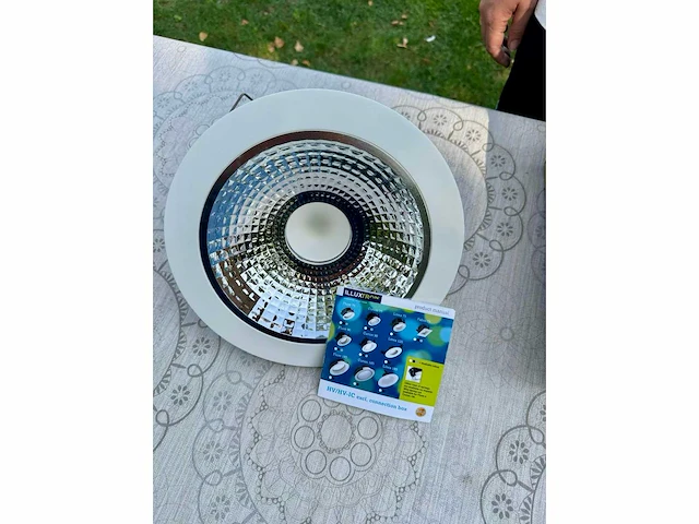Lot verlichting en camera’s - afbeelding 31 van  105