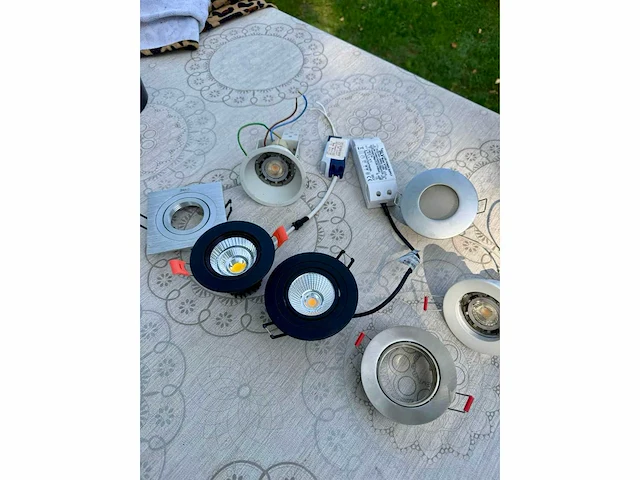 Lot verlichting en camera’s - afbeelding 44 van  105