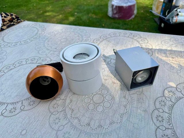 Lot verlichting en camera’s - afbeelding 45 van  105