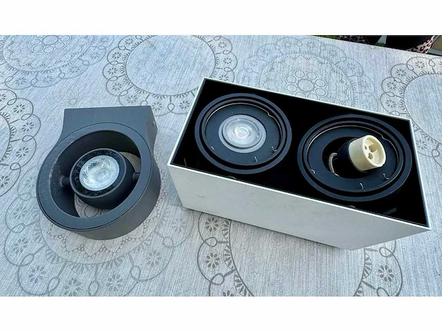 Lot verlichting en camera’s - afbeelding 59 van  105