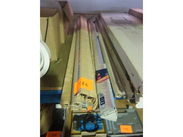 Lot verlichting - afbeelding 1 van  3