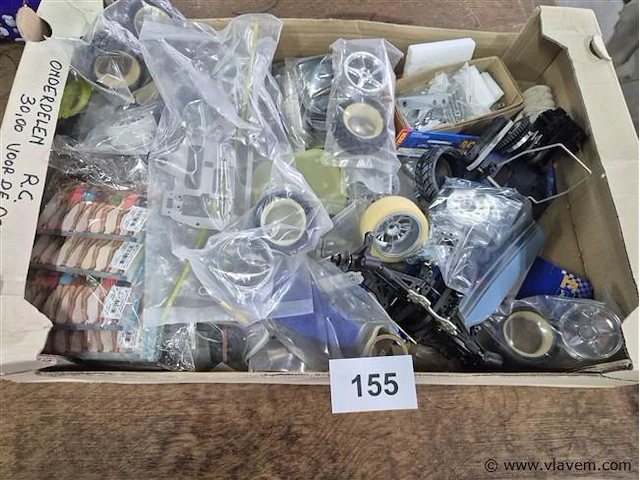 Lot vervangstukken en divers - afbeelding 1 van  4