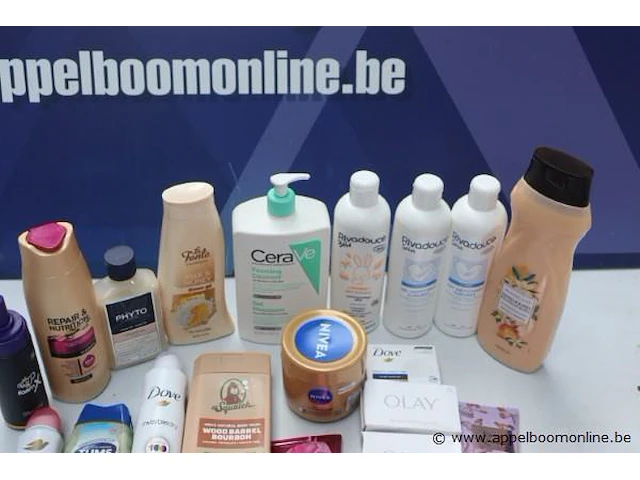 Lot verzorgingsproducten - afbeelding 2 van  3