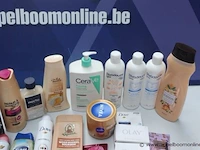Lot verzorgingsproducten - afbeelding 2 van  3