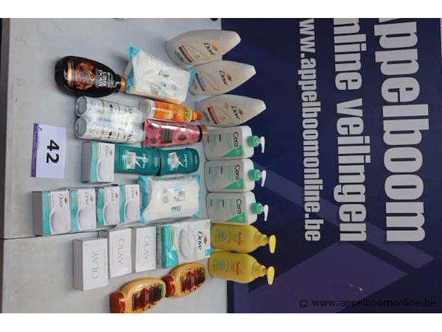 Lot verzorgingsproducten - afbeelding 1 van  3