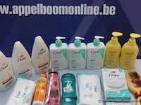 Lot verzorgingsproducten - afbeelding 2 van  3