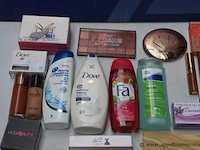 Lot verzorgingsproducten - afbeelding 2 van  4