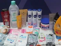 Lot verzorgingsproducten - afbeelding 2 van  4