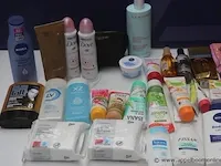 Lot verzorgingsproducten - afbeelding 2 van  3