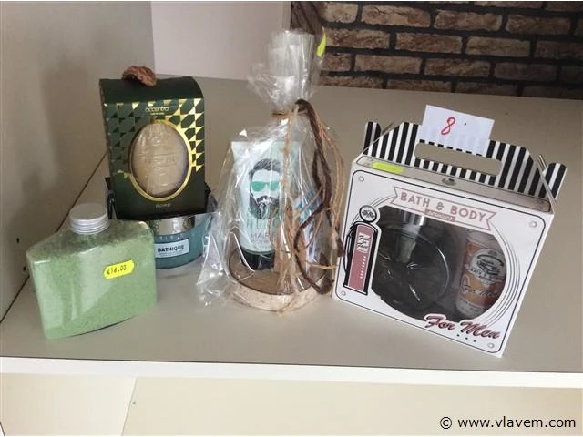 Lot verzorgingsproducten - afbeelding 1 van  3