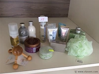 Lot verzorgingsproducten - afbeelding 1 van  3