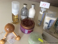 Lot verzorgingsproducten - afbeelding 2 van  3