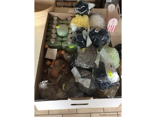 Lot verzorgingsproducten - afbeelding 1 van  4