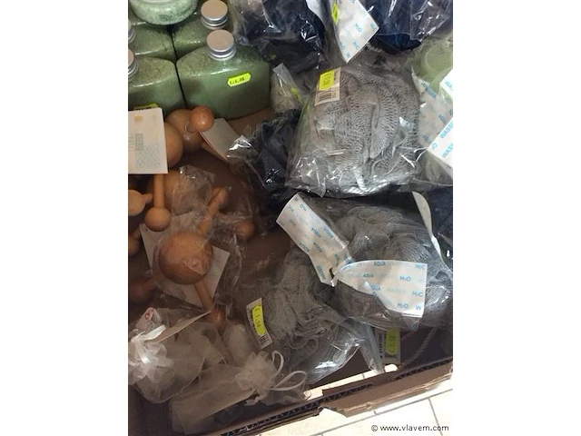 Lot verzorgingsproducten - afbeelding 3 van  4
