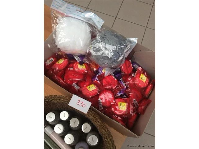 Lot verzorgingsproducten - afbeelding 2 van  3