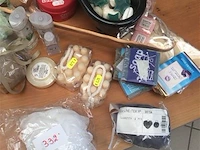 Lot verzorgingsproducten - afbeelding 2 van  3