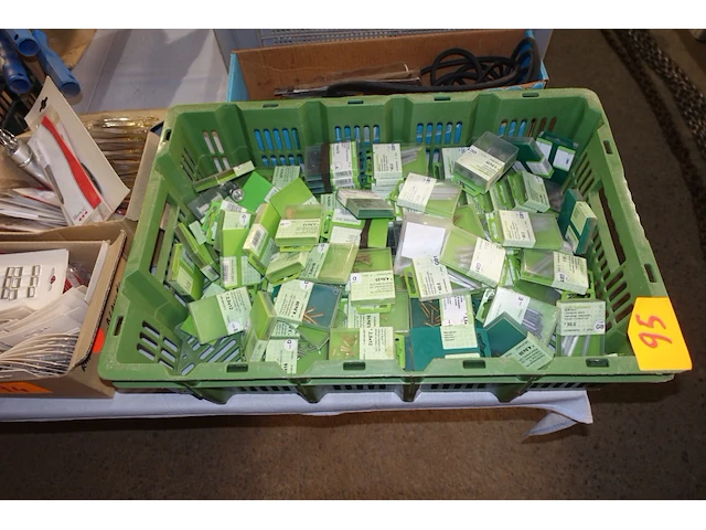 Lot vijzen + nagels - afbeelding 1 van  2